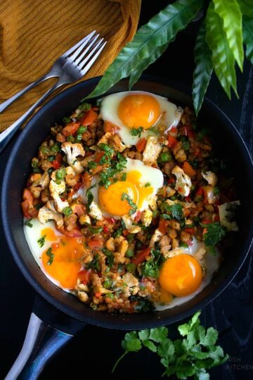 One pan breakfast with sausages and eggs recipe video