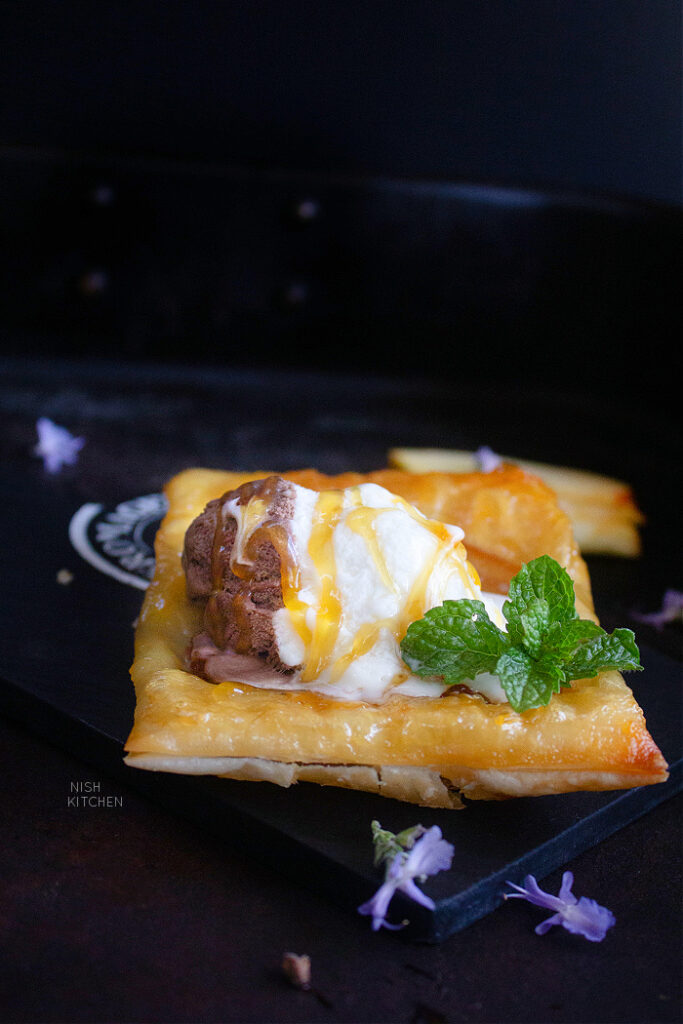 Upside down apple pie with puff pastry